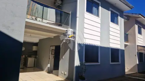 Sobrado com 2 dormitórios à venda, 102 m² por R$ 470.000,00 - Neva - Cascavel/PR