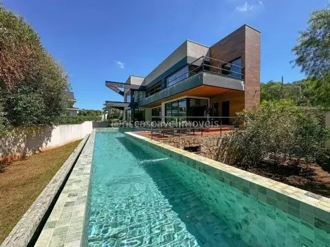 Sobrado no Centro, Condominio Brisa do Lago com 4 suítes e vista para o Lago municipal de Cascavel.