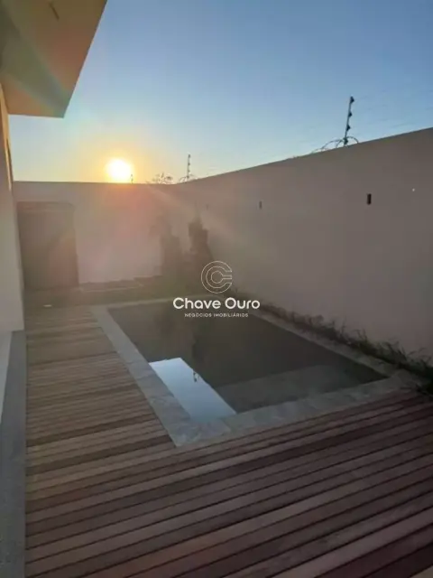 Sobrado com 3 quartos, 220 m², à venda por R$ 2.100.000 - Claudete - Cascavel/PR