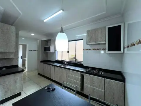 Sobrado com 3 dormitórios para alugar, 120 m² por R$ 3.500/mês - Canadá - Cascavel/PR