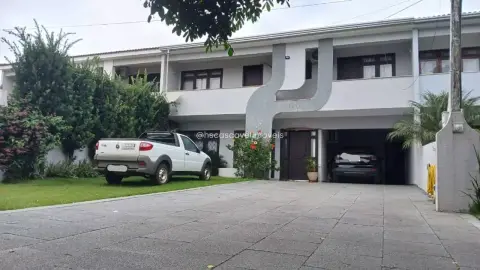 Sobrado com 4 dormitórios no Recanto Tropical