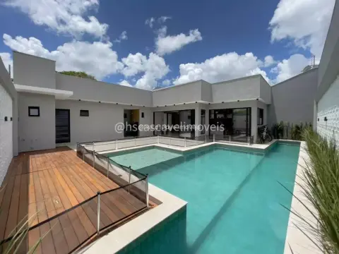 Casa mobiliada com piscina em final de rua no Bairro Tropical