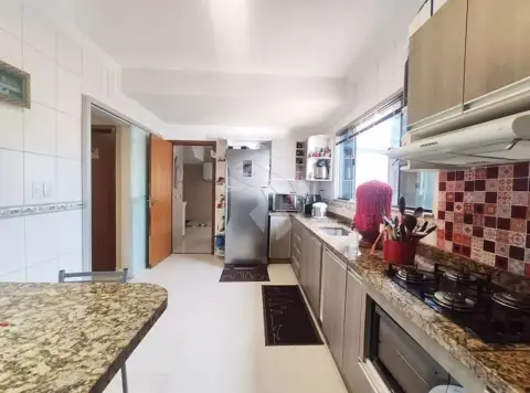 Sobrado com 3 quartos, 211 m², à venda por R$ 750.000 - Recanto Tropical - Cascavel/PR
