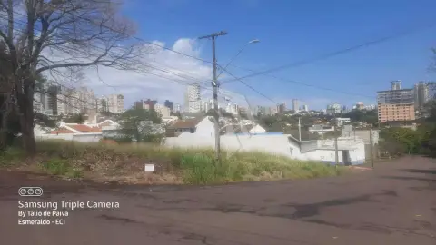 Terreno de esquina à venda , constrói 7 andares sem outorga, 1600 m² (40m x 40m) de R$ 3.360.000,00 por R$2.740..500,00 - Country - Cascavel/PR