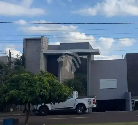 Sobrado com 3 domitórios em condomínio a venbda!