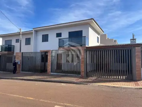 Sobrado com 3 quartos, 142 m², à venda por R$ 690.000 - Pioneiros Catarinenses - Cascavel/PR