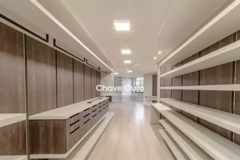 Casa em Condomínio Fechado com 04 quarto