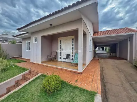 Casa com 3 quartos, 230 m², à venda por R$ 1.500.000 - Centro - Cascavel/PR