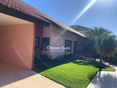 Casa com 3 quartos, 300 m², à venda por R$ 1.900.000 - Country - Cascavel/PR