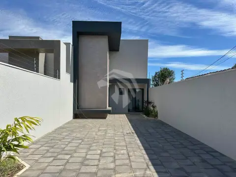 Sobrado com 3 suítes no Santa Cruz