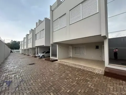 Sobrado para alugar, 189 m² por R$ 6.220,00/mês - Pioneiros Catarinenses - Cascavel/PR