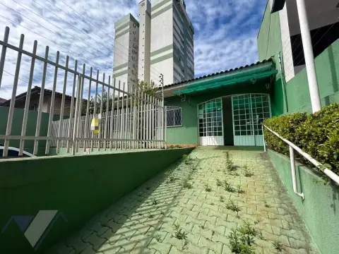Casa COMERCIAL para locação no Centro