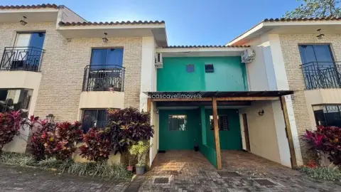 Sobrado no Canadá com 1 vaga de garagem em condomínio próximo a supermercado , escola, igreja .
