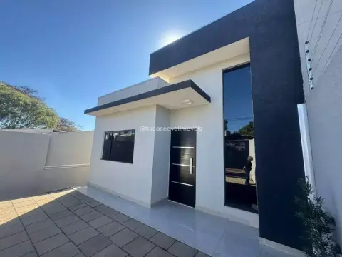 Sobrado Invertido próximo à Unioeste com espaço muito bom nos fundos passagem lateral.