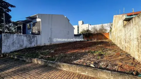 Vende-se excelente terreno com 13,5m x 31m.