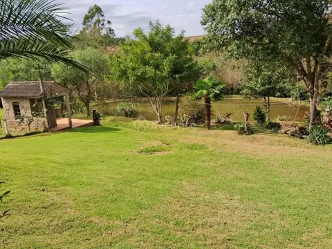 LINDA CHÁCARA À VENDA A APENAS 15 MINUTOS DE CASCAVEL