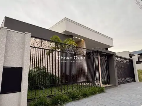 Casa com 3 quartos, 178 m², à venda por R$ 1.950.000 - Tropical III - Cascavel/PR