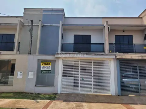 Sobrado com 3 dormitórios à venda, 106 m² por R$ 580.000,00 - Coqueiral - Cascavel/PR