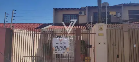 Sobrado á venda com 02 Dormitórios, no Jardim Central