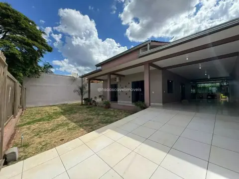 Casa com 01 Suíte + 02 Quartos - Espaço Gourmet - 04 Vagas Garagem - Terreno 487,50 mts - Bairro Universitário