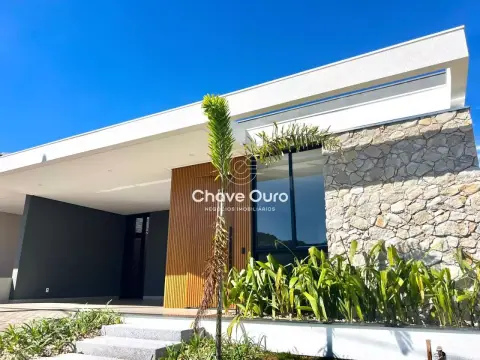 Casa com 3 quartos, 178 m², à venda por R$ 2.300.000 - Nucleo de Produção III - Cascavel/PR