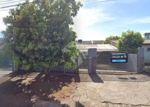 Terreno de 366 m², casa com 211 m² de construção