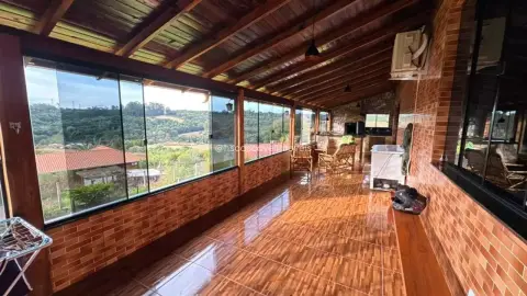 Chácara com 3 quartos, 1.770 m², à venda por R$ 1.440.000 - Bairro Rural - Cascavel/PR
