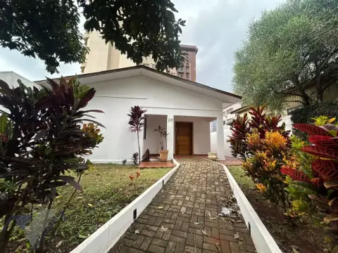 Casa para alugar, 203 m² por R$ 10.000,00/mês - Centro - Cascavel/PR