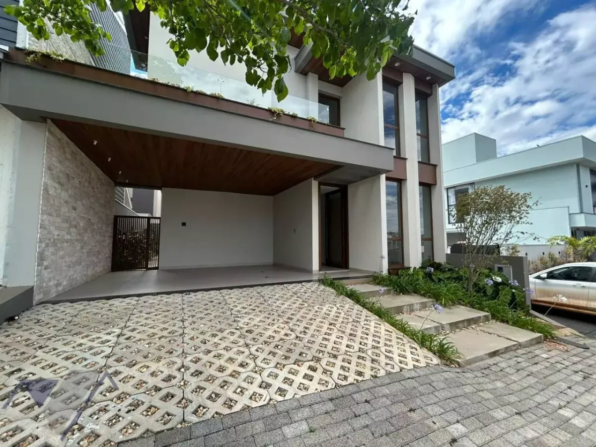 Sobrado com 4 dormitórios à venda, 236 m² por R$ 1.750.000,00 - FAG - Cascavel/PR