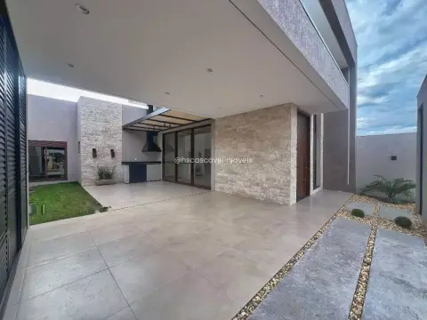 Casa com 3 quartos, 140 m², à venda por R$ 890.000 - Parque Verde - Cascavel/PR