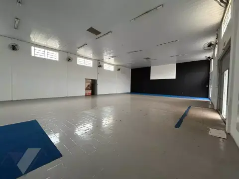 Barracão próximo a BR 277