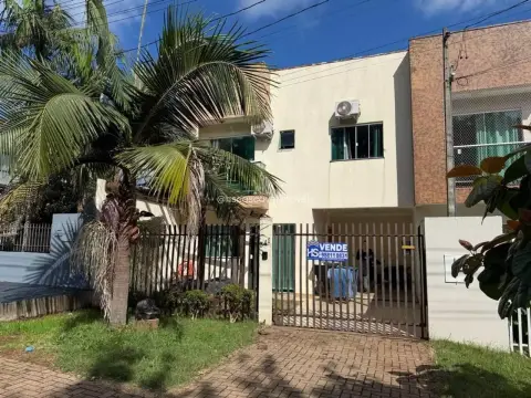 Sobrado no Santos Dumont bem localizado.