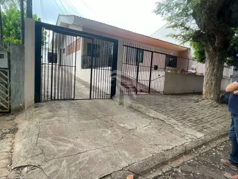 Terreno Central 570m2, com 2 casas e 2 kitnets para Venda